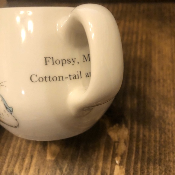 Petter Rabbit Child’s Plate & two handled cup. - Picture 7 of 14